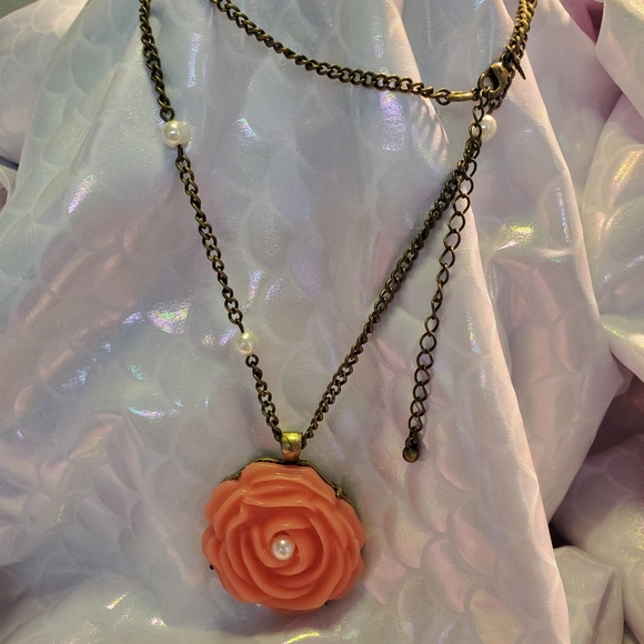 Vintage Avon Acrylic Peach Rose and Faux Pearls Station Necklace Avon NW… - Picture 2 of 8